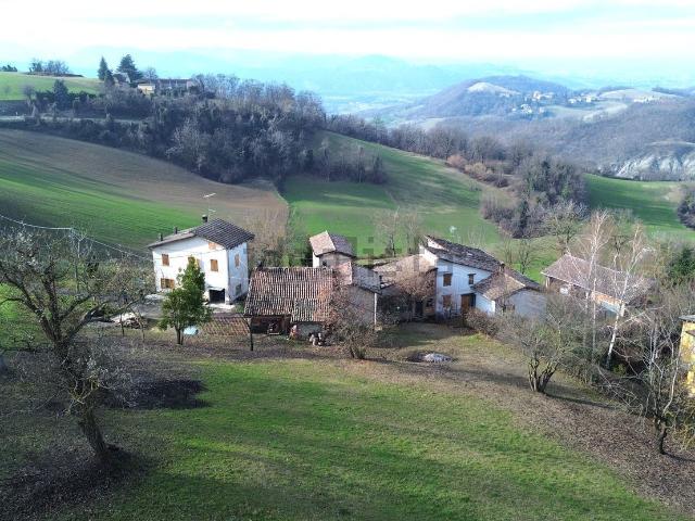 Rustici e casali in vendita di 180 m² in Via Giuseppe Fontanili