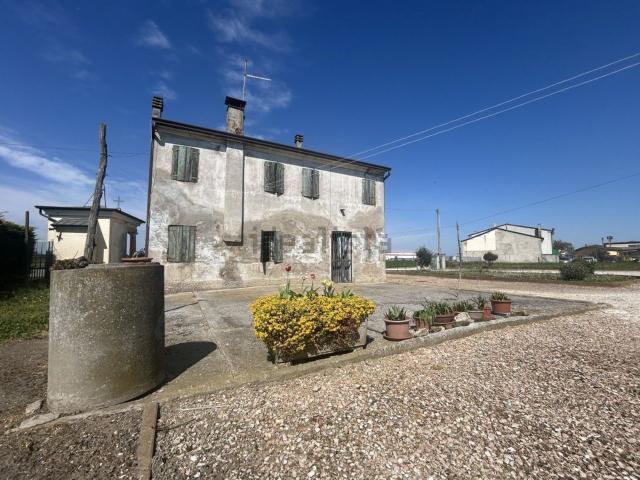Rustici e casali in vendita di 180 m² in Via Paganina