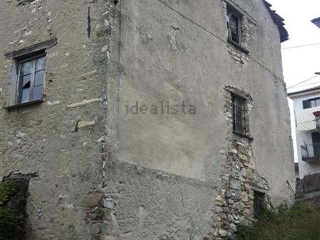 Rustici e casali in vendita di 180 m² in Via Pallavicino