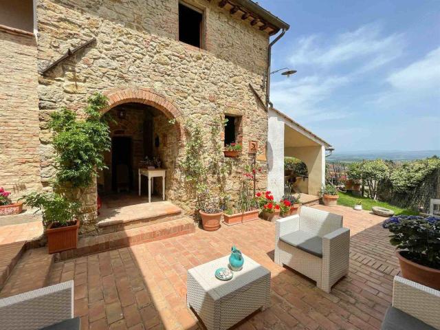 Rustici e casali in vendita di 180 m² in Via Pancole, 37
