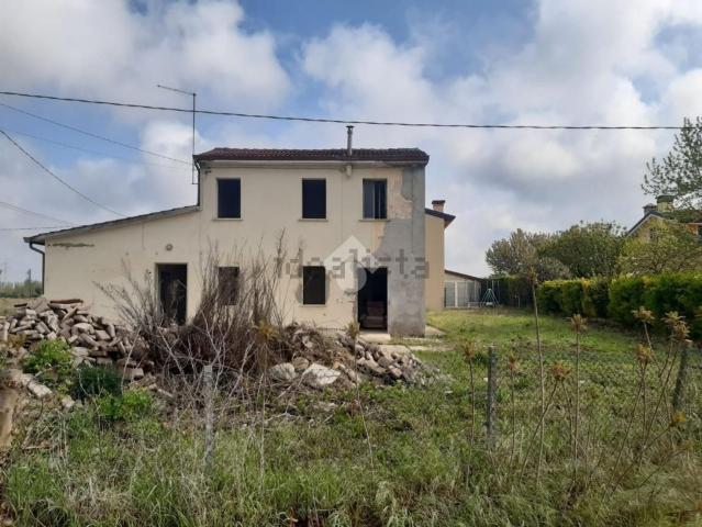 Rustici e casali in vendita di 180 m² in Via Piera, 27