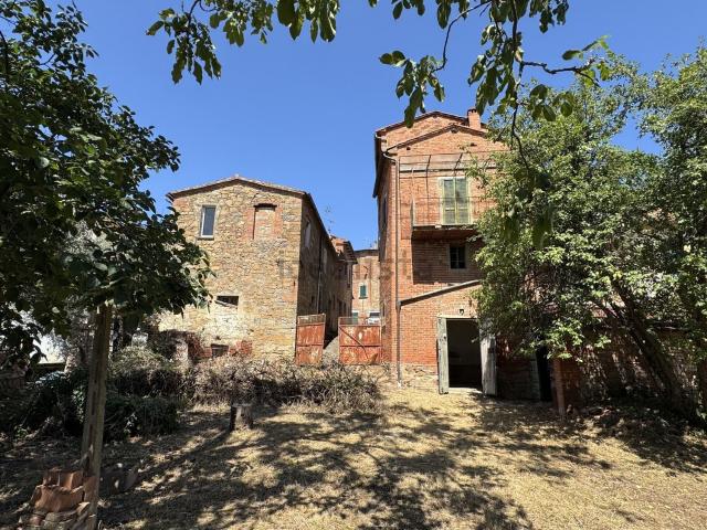 Rustici e casali in vendita di 180 m² in Via Ponte al Ramo