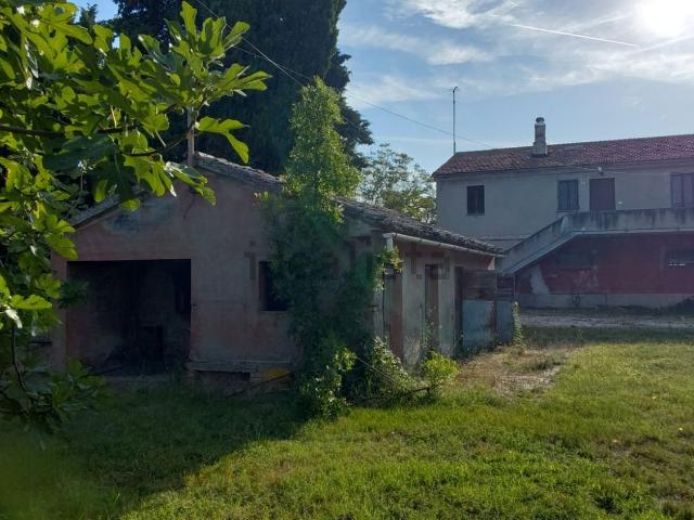 Rustici e casali in vendita di 180 m² in Via Rangole