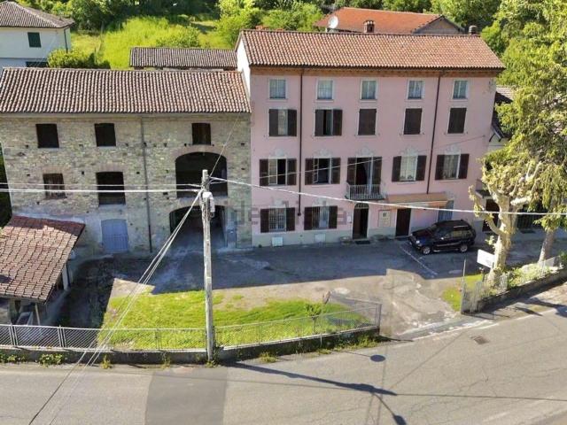 Rustici e casali in vendita di 180 m² in Via Roma