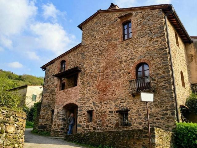Rustici e casali in vendita di 180 m² in Via Roma