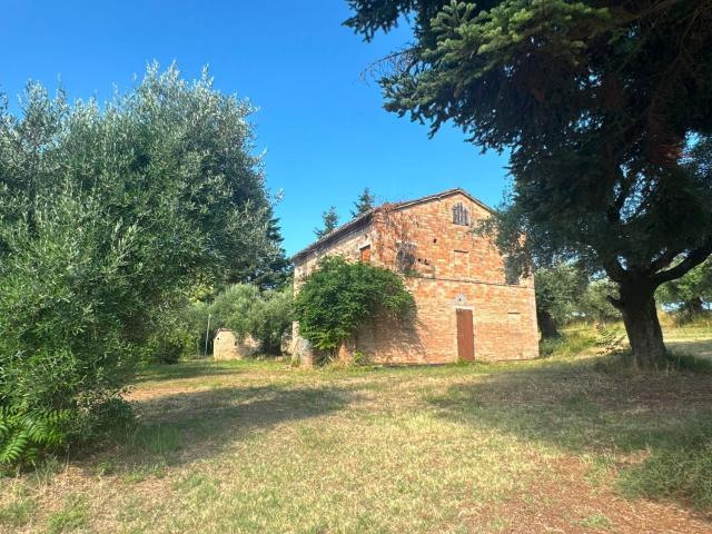 Rustici e casali in vendita di 180 m² in Via Sant&apos anastasio