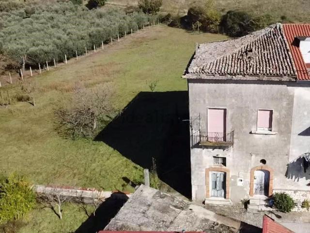 Rustici e casali in vendita di 180 m² in Via Sferracavallo Vecchio