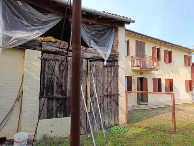 Rustici e casali in vendita di 180 m² in Via Trieste