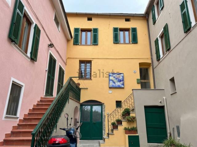 Rustici e casali in vendita di 181 m² in Via Magrini