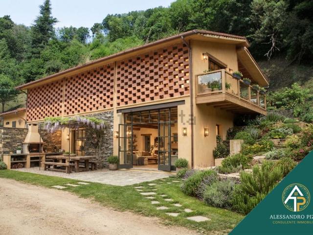 Rustici e casali in vendita di 183 m² in Via al Deserto, 3