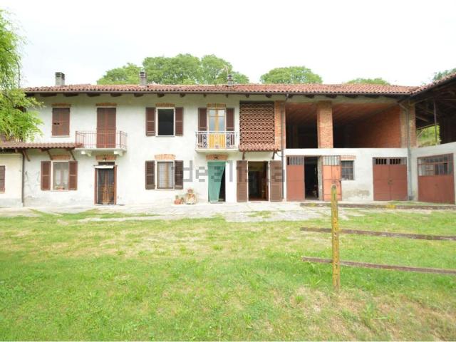 Rustici e casali in vendita di 196 m²