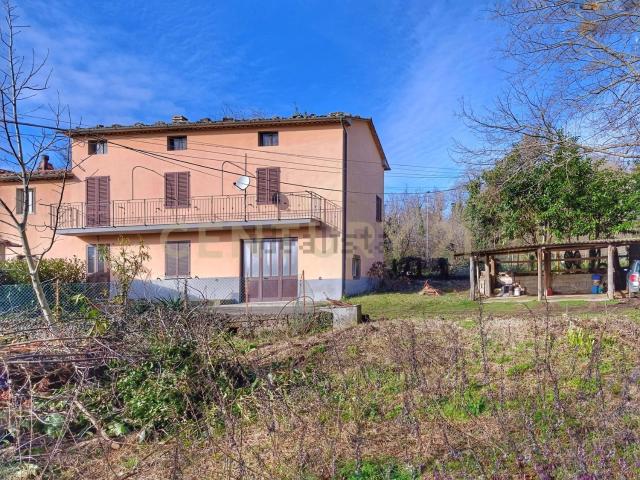 Rustici e casali in vendita di 196 m² in Via del Passerino, 1