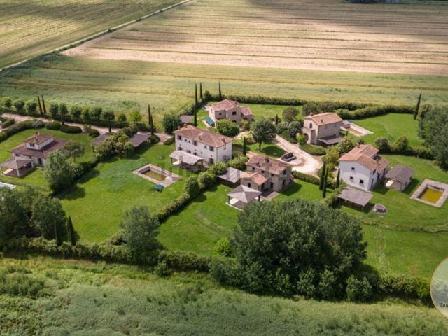 Rustici e casali in vendita di 198 m²