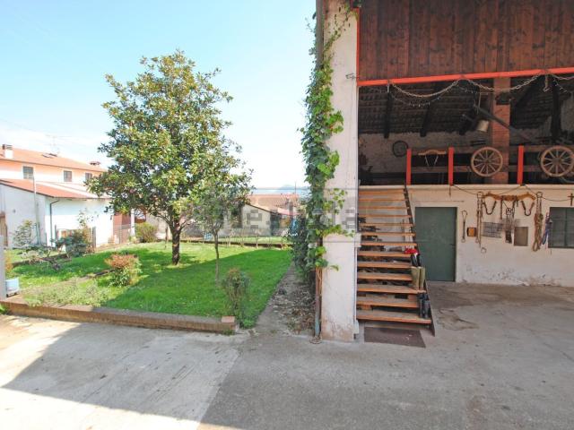 Rustici e casali in vendita di 198 m² in Via Costa, 17