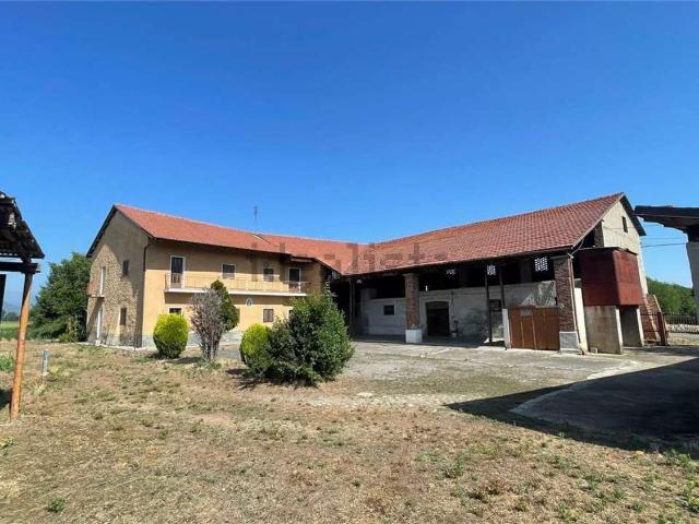 Rustici e casali in vendita di 198 m² in Via Ricati, 54