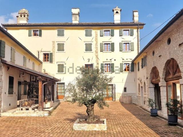 Rustici e casali in vendita di 190 m²