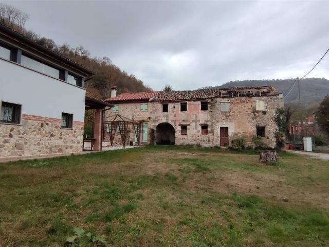 Rustici e casali in vendita di 190 m²