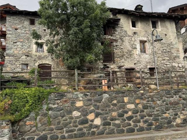 Rustici e casali in vendita di 190 m² in Frazione Moron