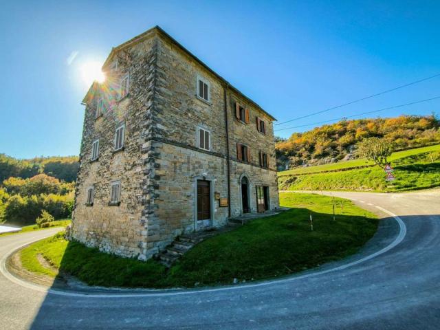 Rustici e casali in vendita di 190 m² in Strada Provinciale del Passo della Spugn