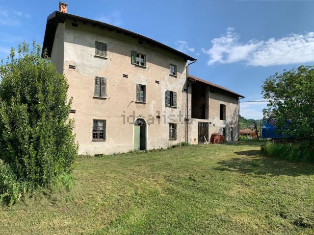 Rustici e casali in vendita di 190 m² in Via Aldo Fossati, 62