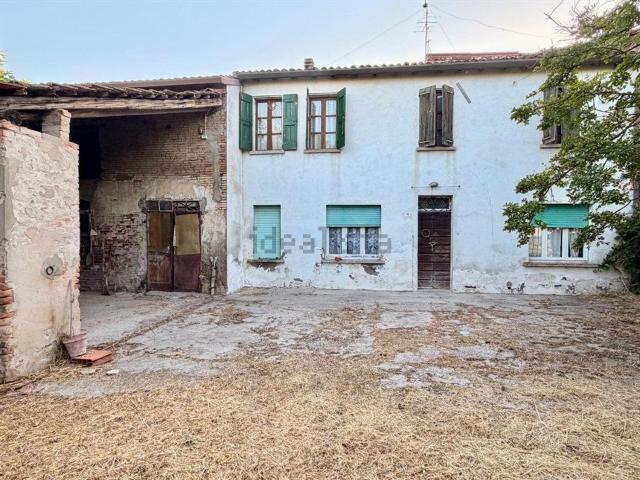 Rustici e casali in vendita di 190 m² in Via Carossa