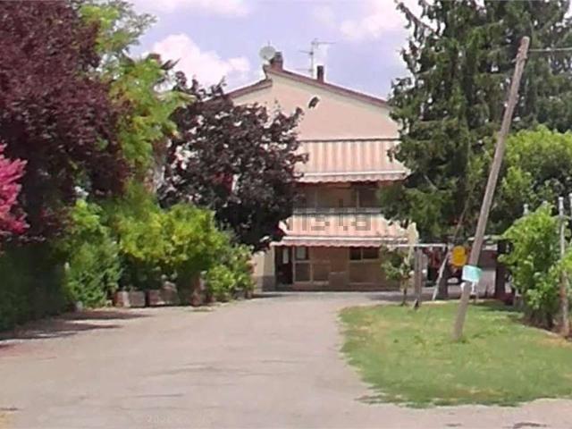 Rustici e casali in vendita di 190 m² in Via San Bernardino, 430