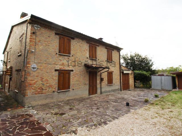 Rustici e casali in vendita di 190 m² in Via Tufo