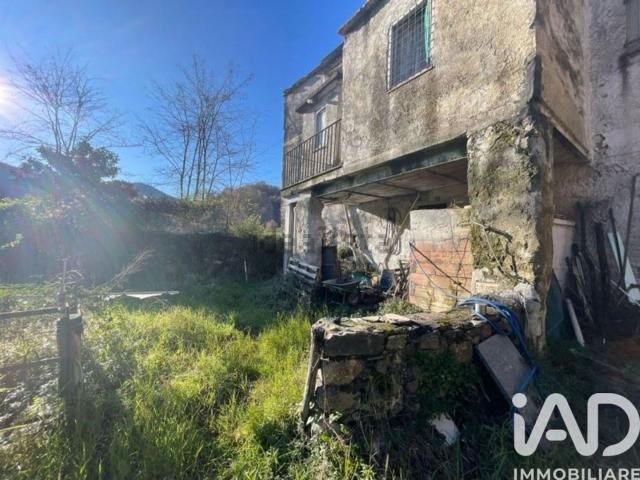 Rustici e casali in vendita di 190 m² in Via Vara