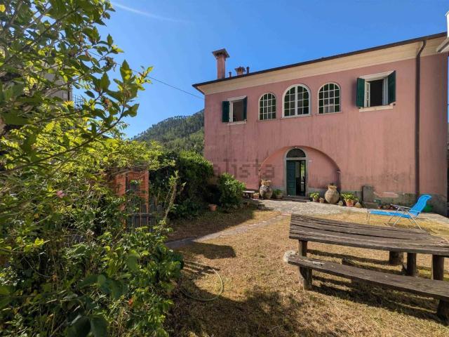 Rustici e casali in vendita di 192 m²