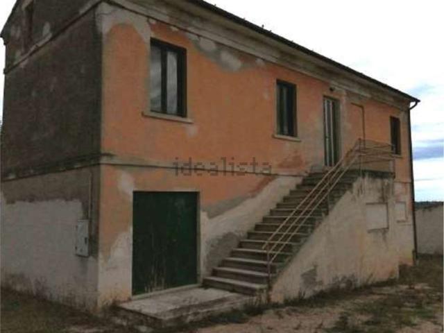 Rustici e casali in vendita di 193 m² in Contrada San Domenico, 39