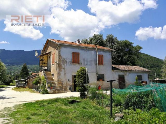 Rustici e casali in vendita di 193 m² in Via Montisola, 76