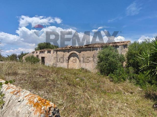 Rustici e casali in vendita di 193 m² in Viale degli Oleandri