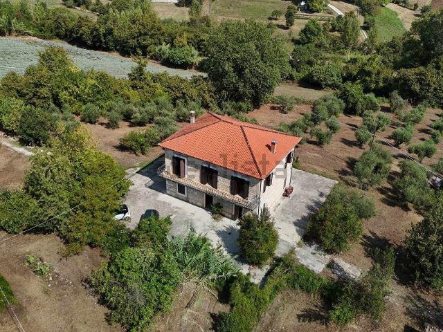 Rustici e casali in vendita di 204 m²