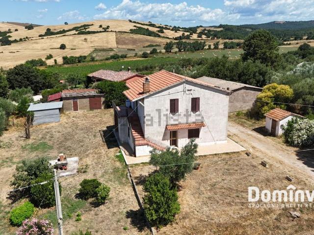 Rustici e casali in vendita di 204 m² in Strada Senza Nome