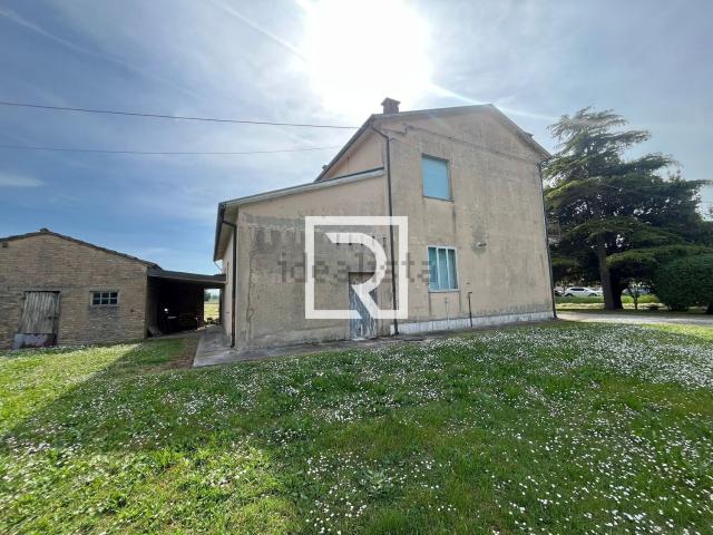 Rustici e casali in vendita di 204 m² in Via Combattenti Alleati, 17