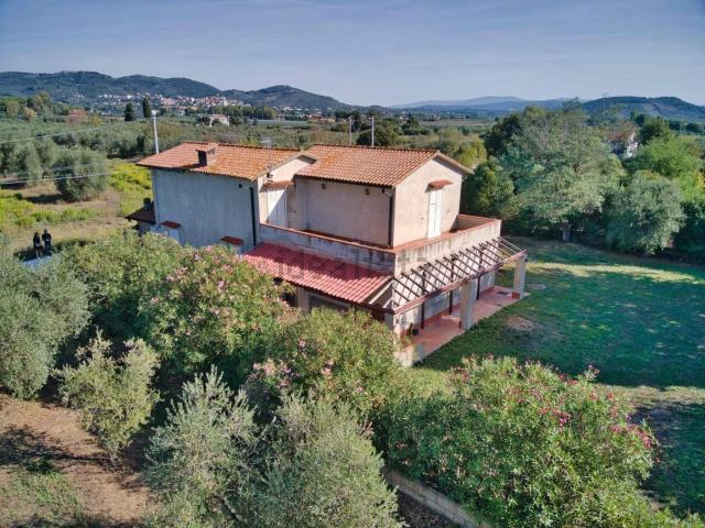 Rustici e casali in vendita di 206 m² in Località Poggetto, 35
