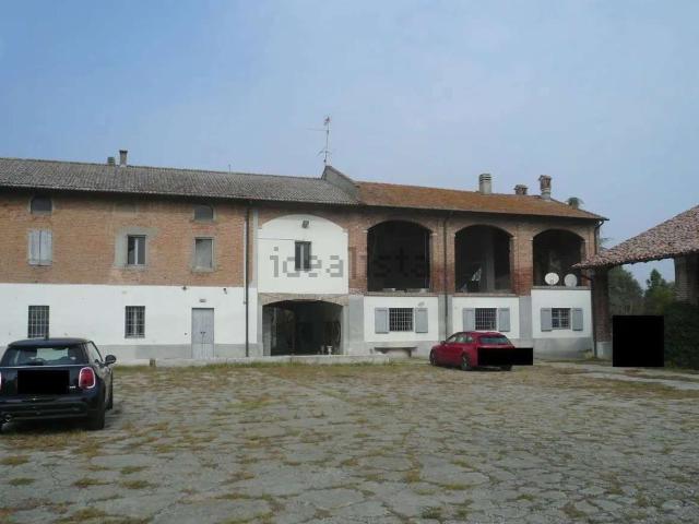 Rustici e casali in vendita di 20700 m² in Strada Mezzanone, 1
