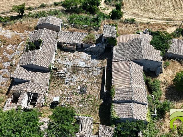 Rustici e casali in vendita di 2000 m² in Contrada Aguglia