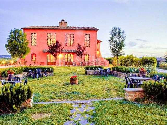 Rustici e casali in vendita di 2000 m² in Via del Lungo, 18