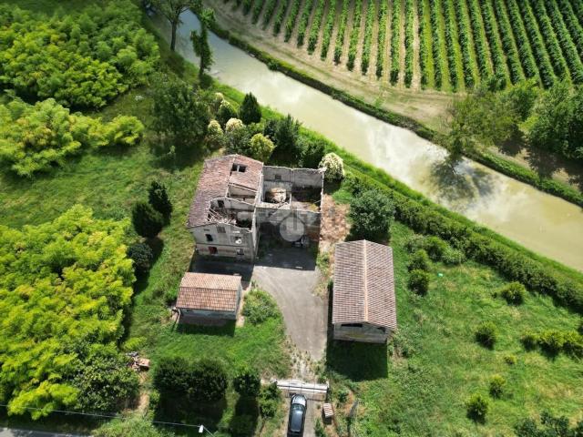Rustici e casali in vendita di 2000 m² in Via Gargallo Est, 18