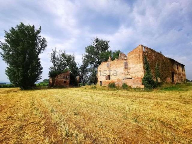 Rustici e casali in vendita di 2000 m² in Via Orfana