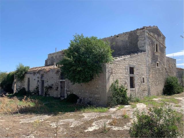 Rustici e casali in vendita di 2000 m²
