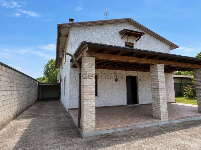 Rustici e casali in vendita di 2000 m²
