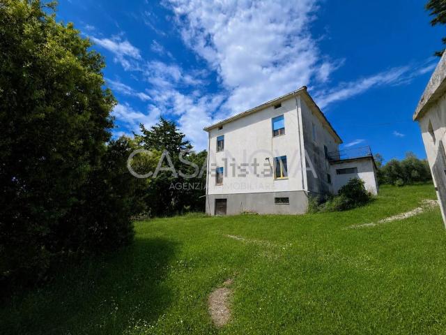 Rustici e casali in vendita di 200 m²