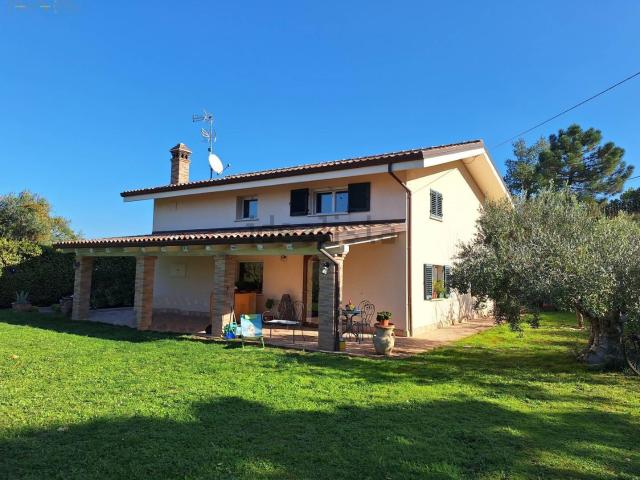 Rustici e casali in vendita di 200 m²