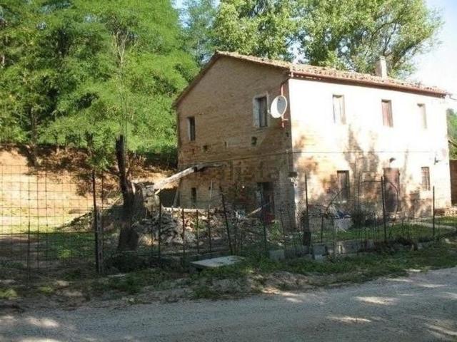 Rustici e casali in vendita di 200 m²