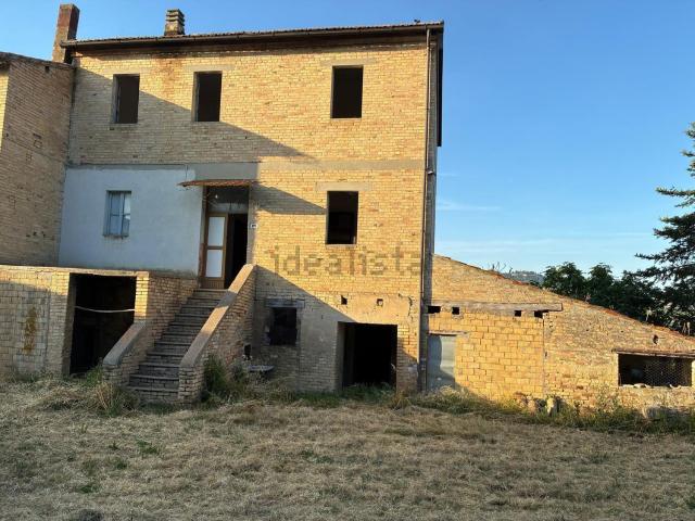 Rustici e casali in vendita di 200 m²