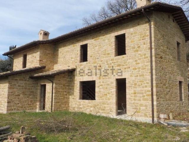 Rustici e casali in vendita di 200 m²
