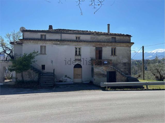 Rustici e casali in vendita di 200 m² in Contrada Case Sparse