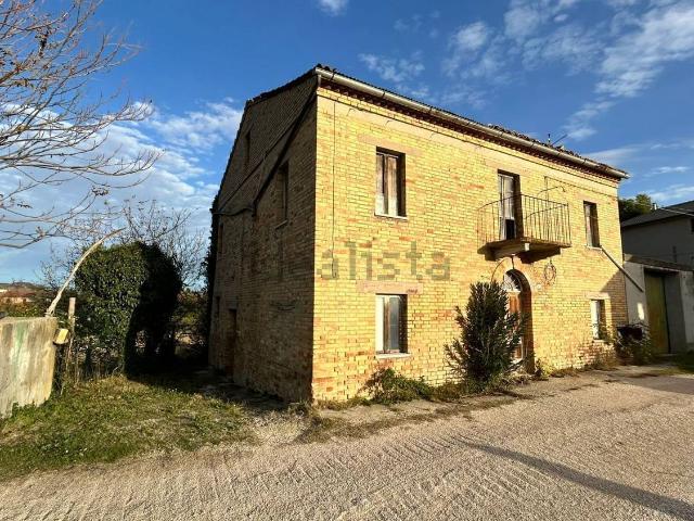 Rustici e casali in vendita di 200 m² in Contrada Pachierno, 11